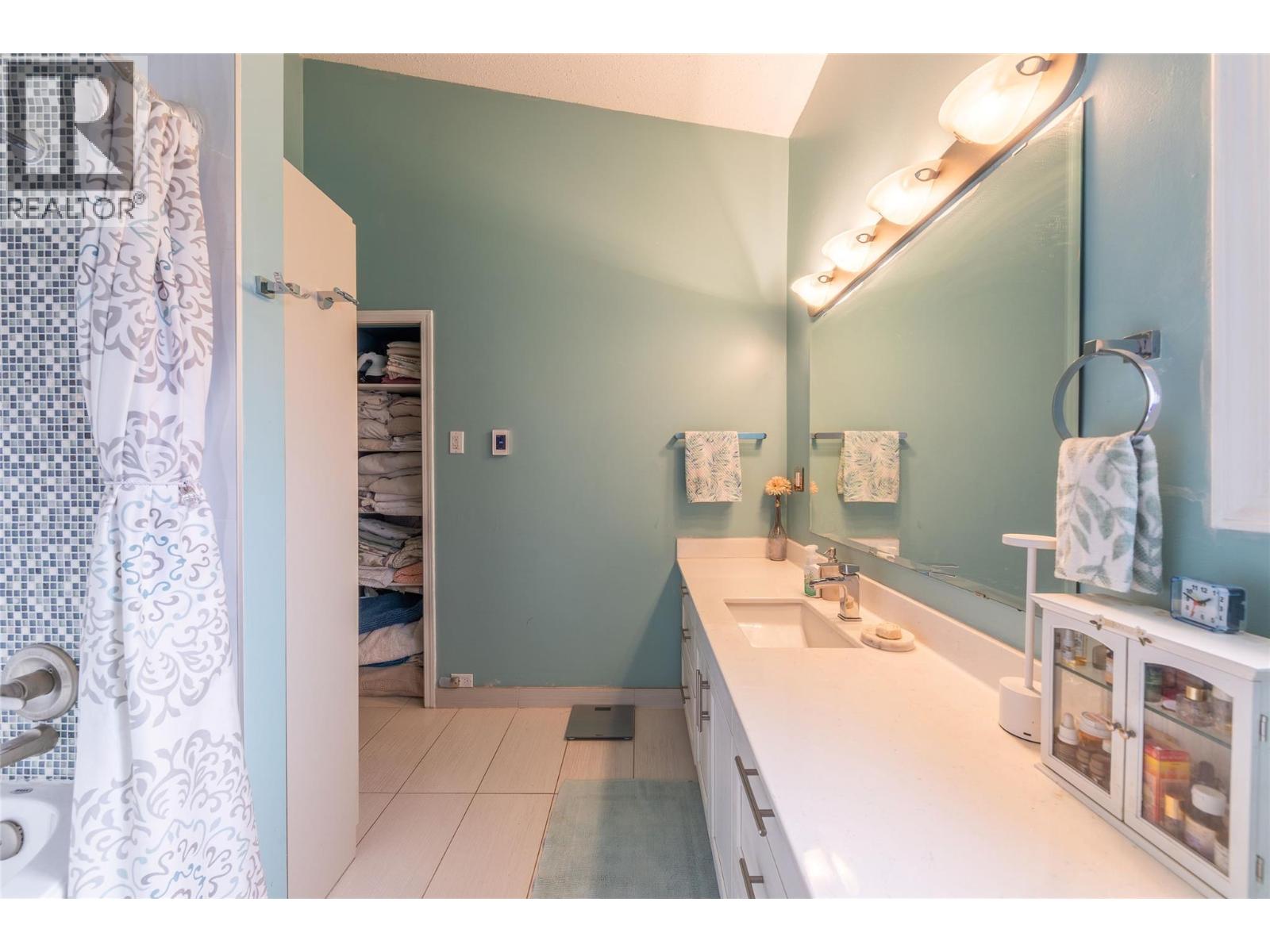 8 1555 Summit Drive, Kamloops