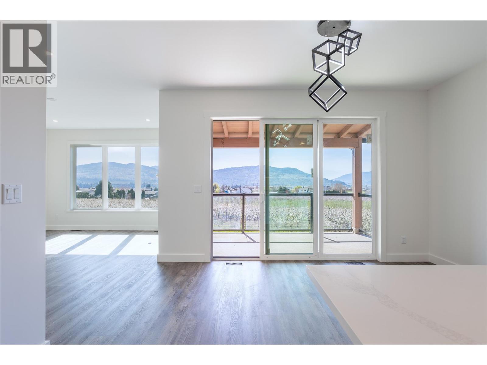 1217 Copper Road, Oliver