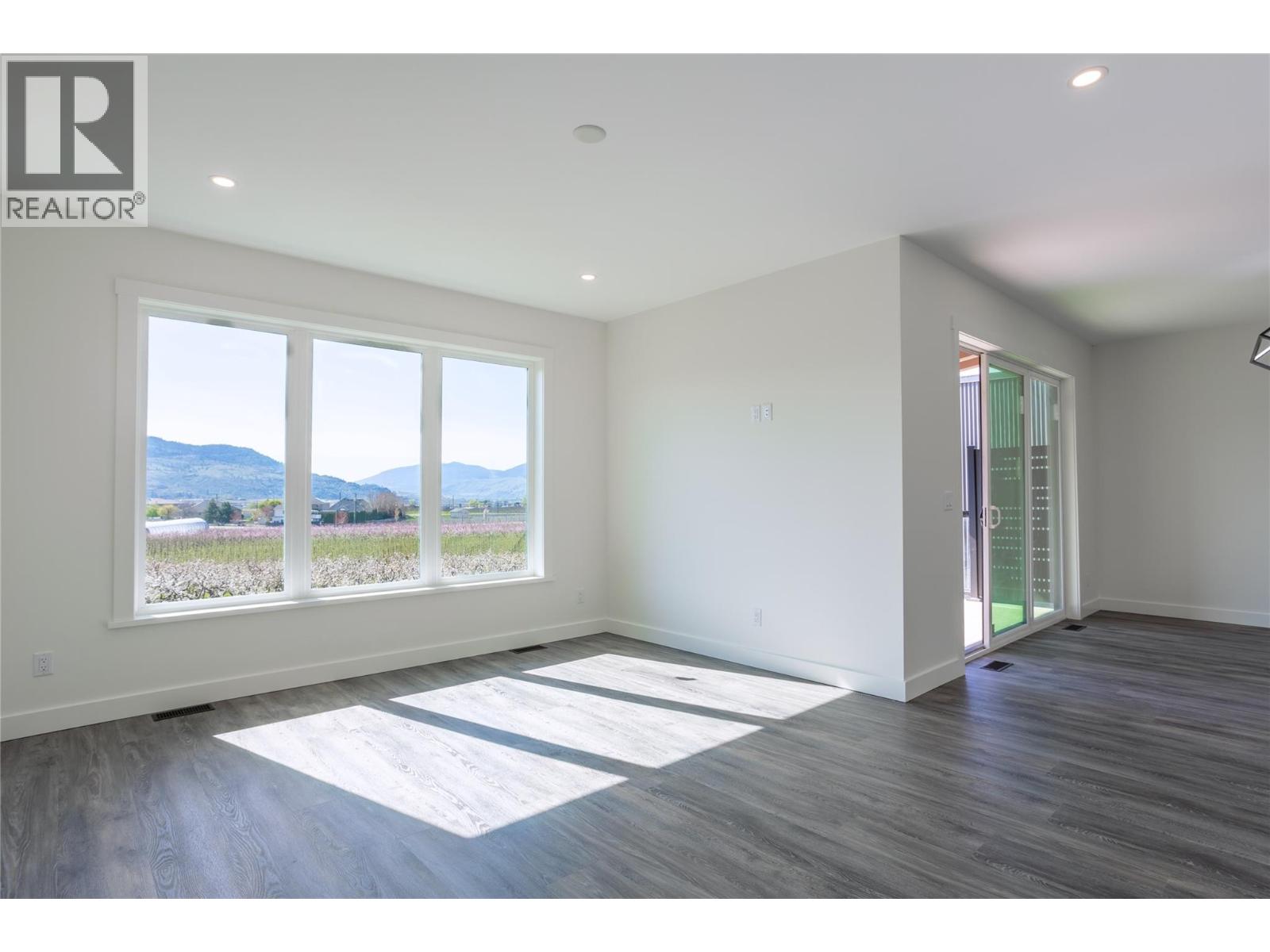 1217 Copper Road, Oliver