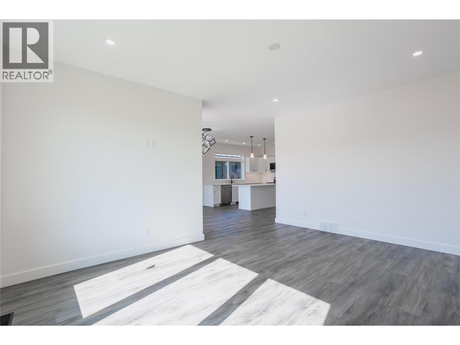 1217 Copper Road, Oliver