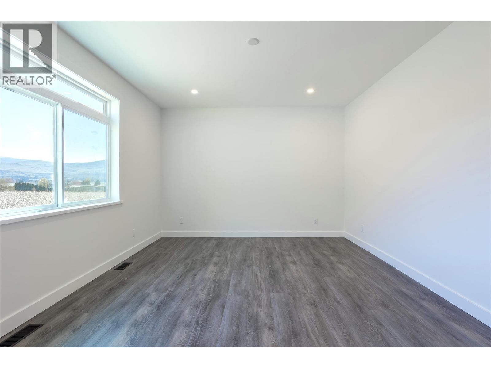 1217 Copper Road, Oliver