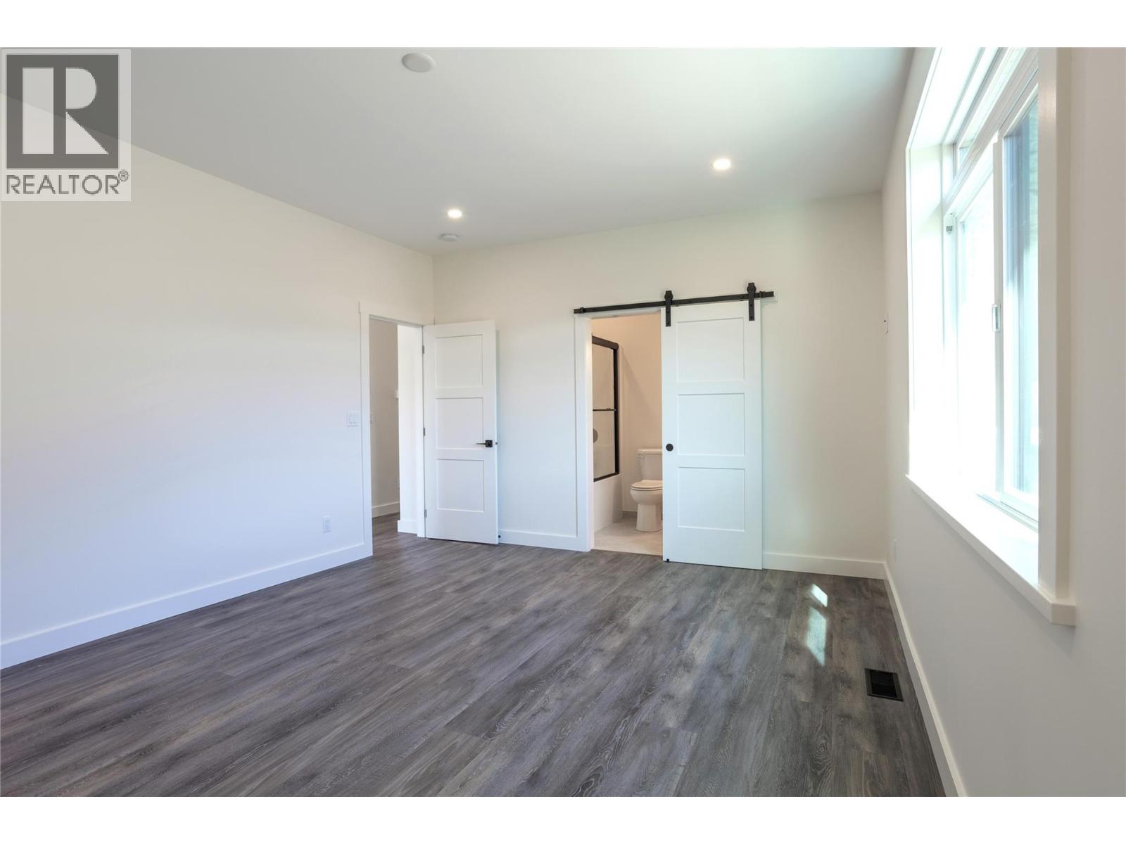 1217 Copper Road, Oliver