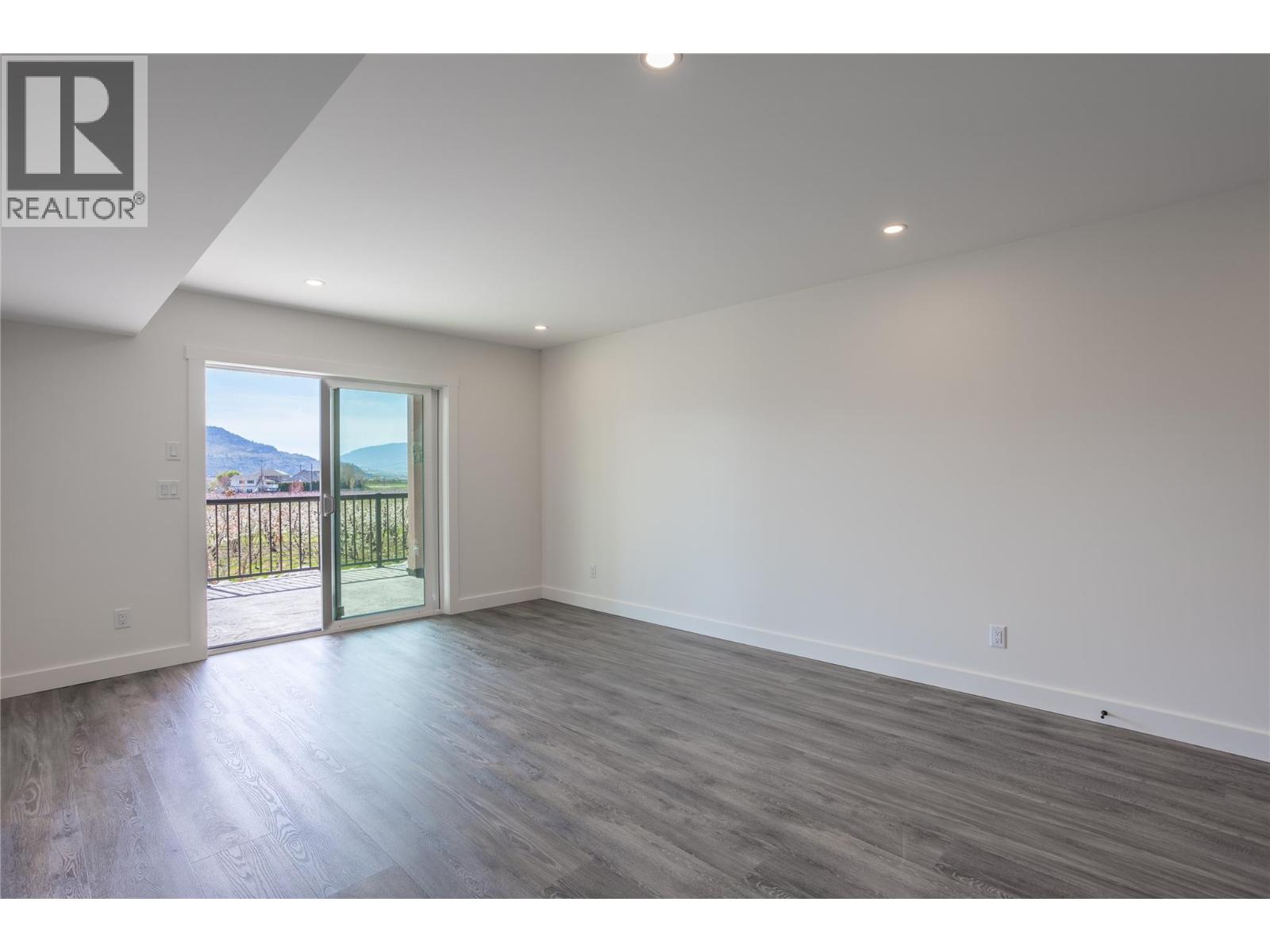 1217 Copper Road, Oliver