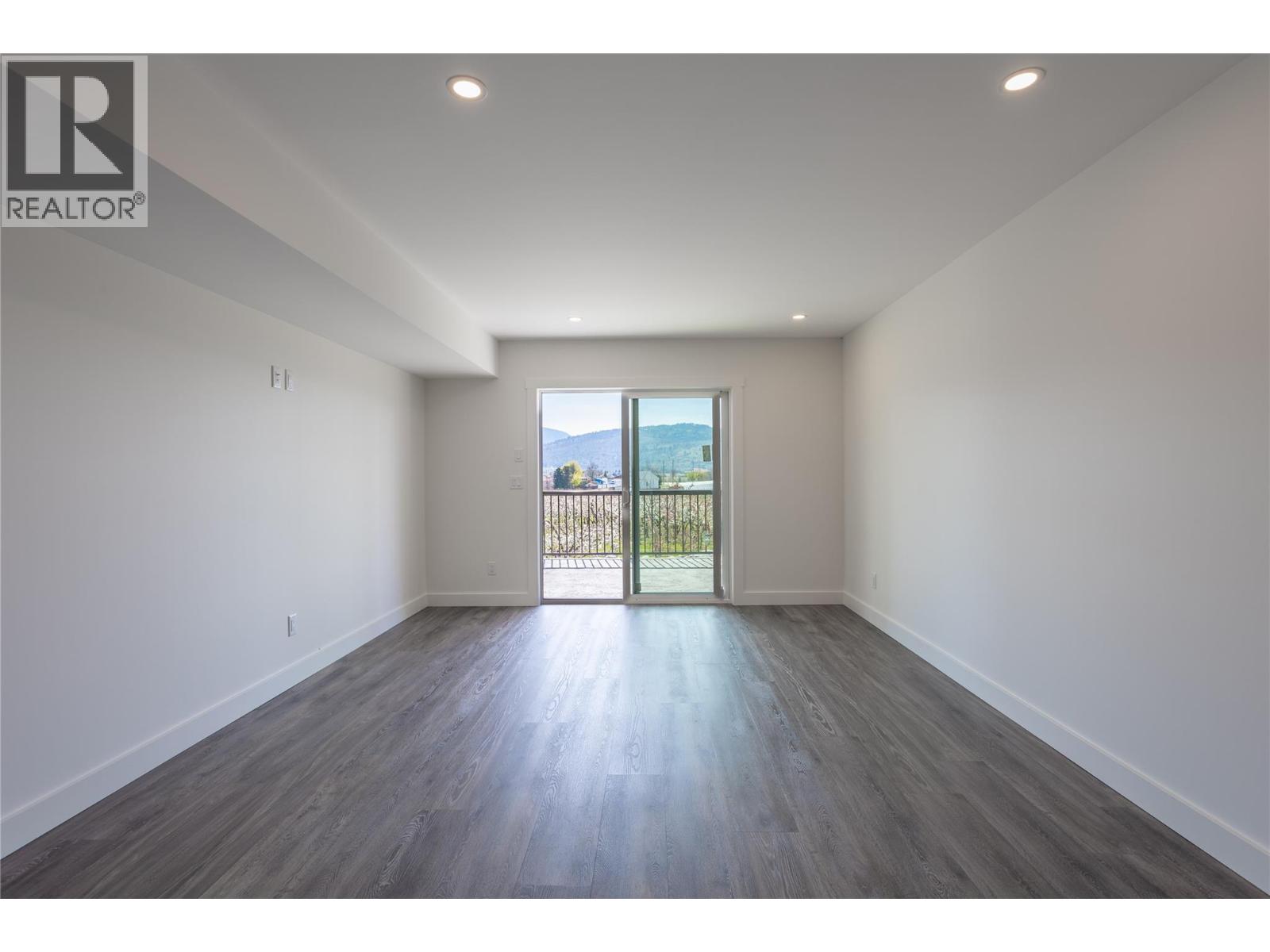 1217 Copper Road, Oliver