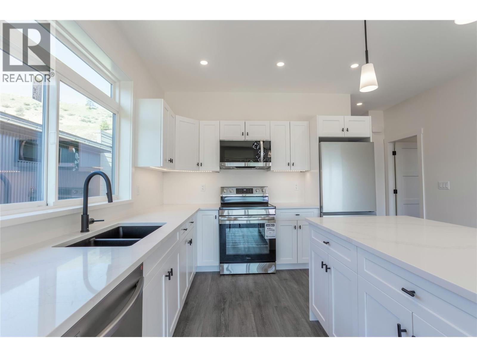 1217 Copper Road, Oliver