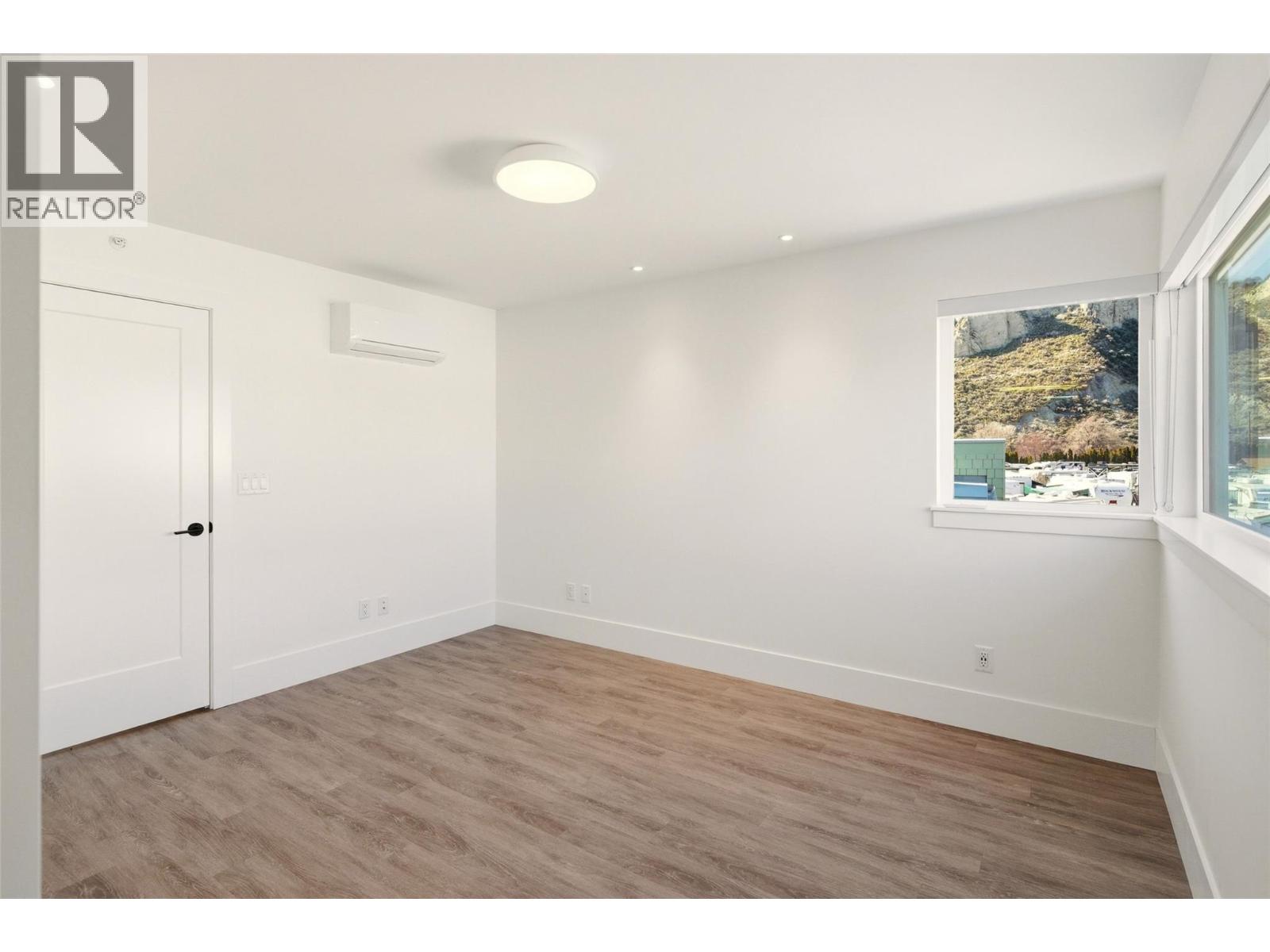 3290 Landry Crescent, Summerland