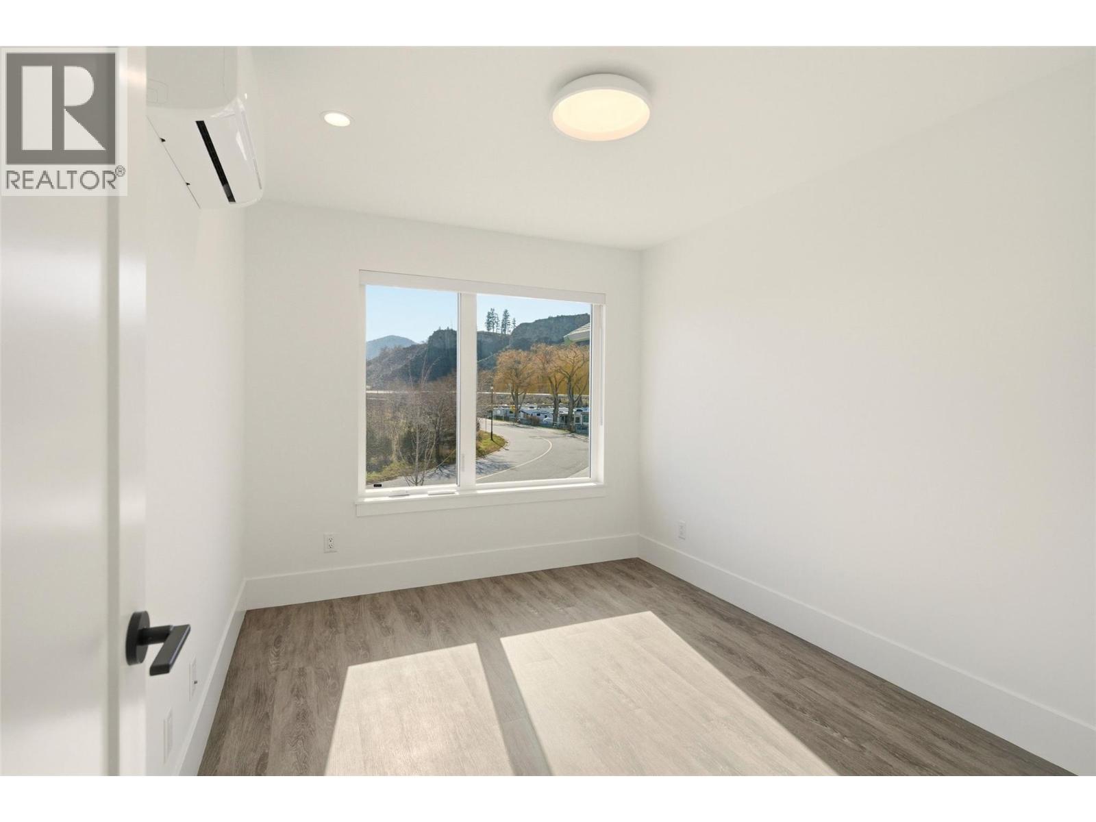 3290 Landry Crescent, Summerland