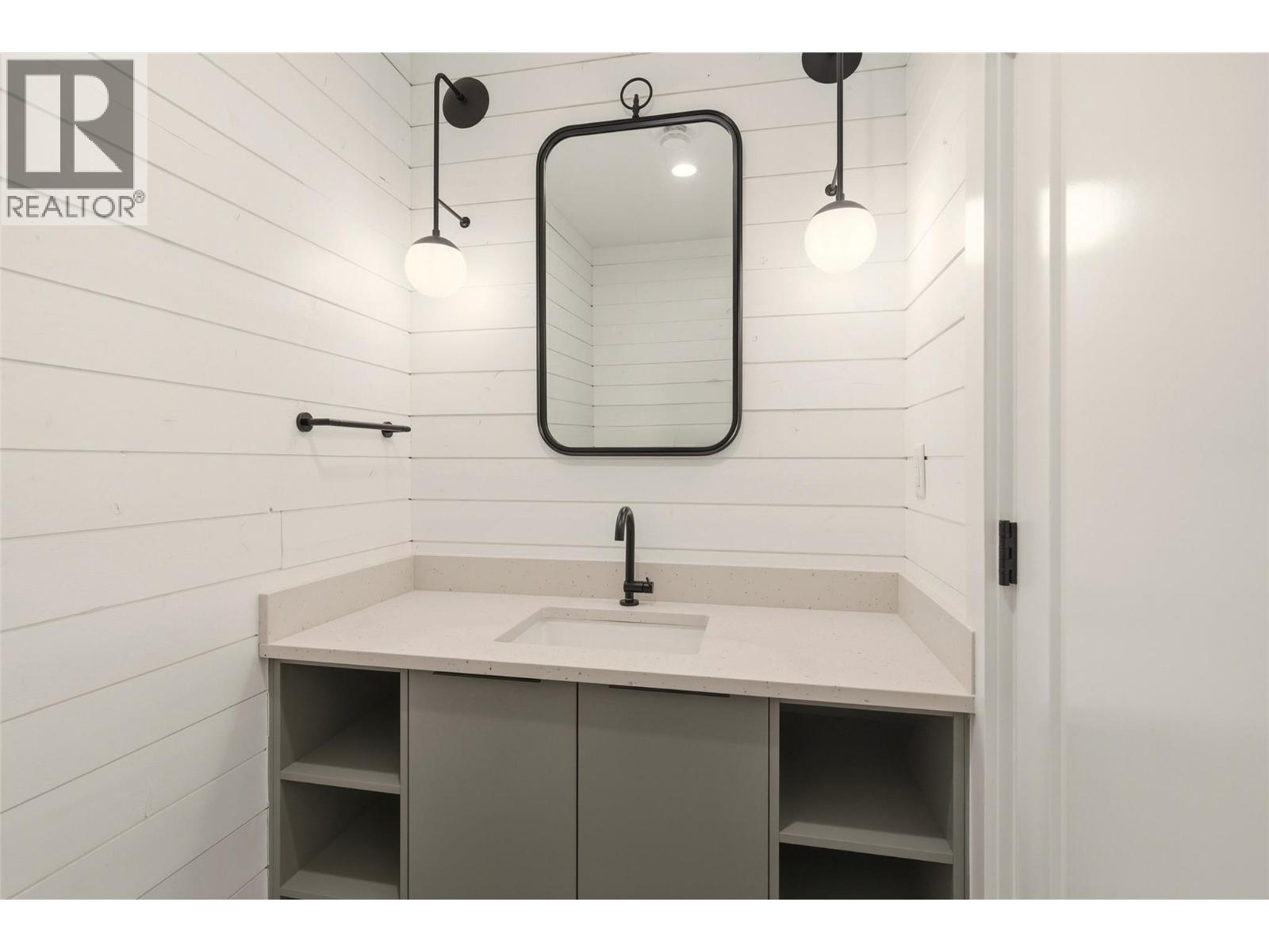 3290 Landry Crescent, Summerland