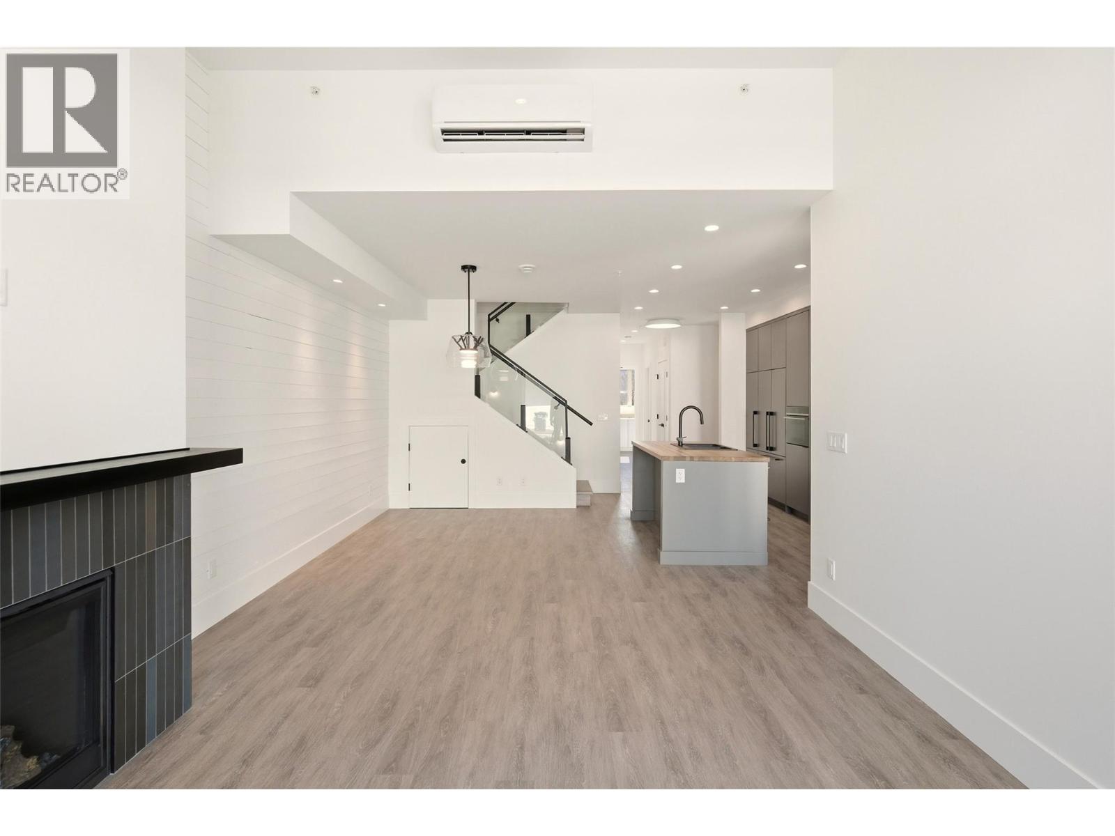 3290 Landry Crescent, Summerland