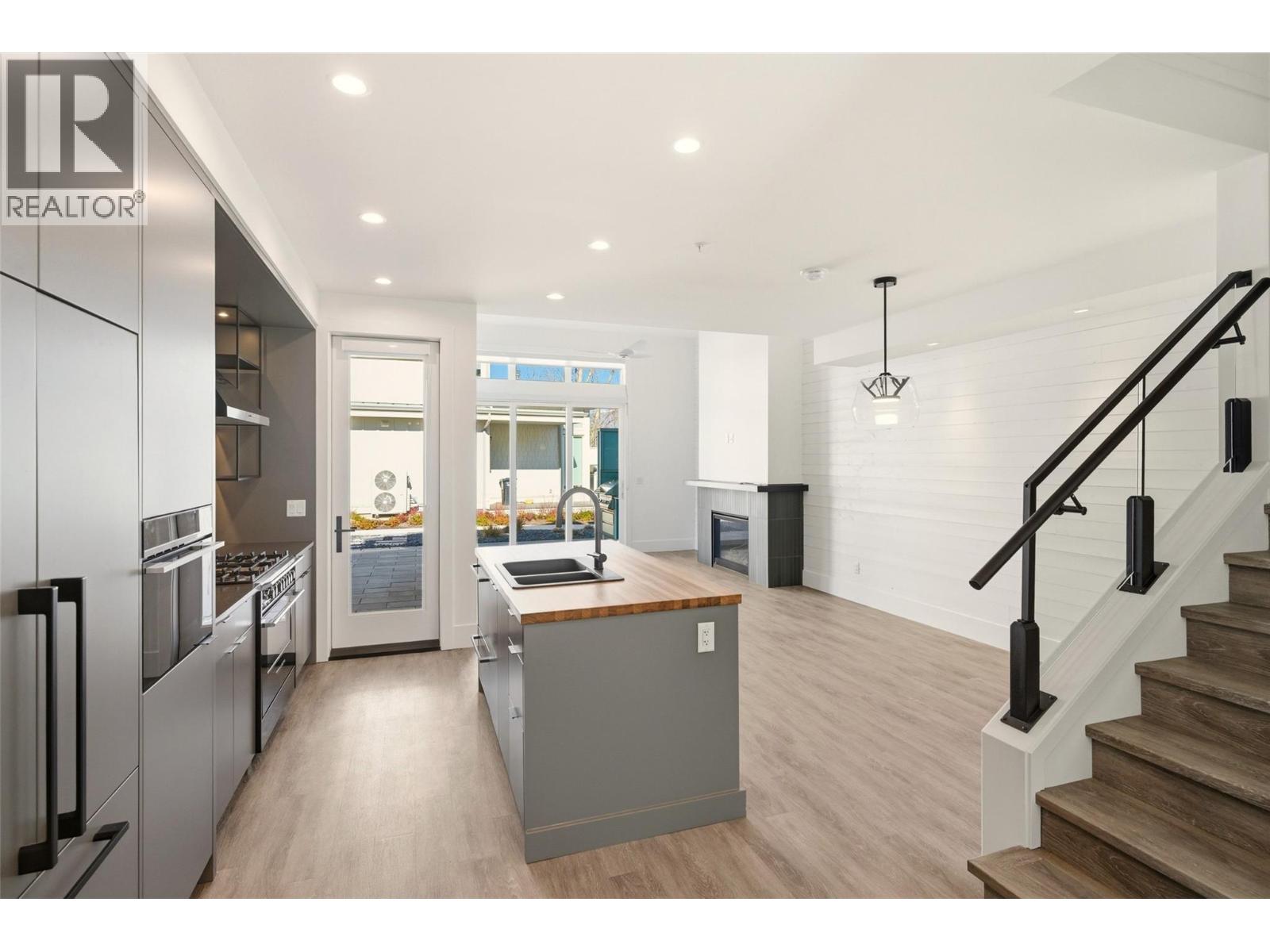 3290 Landry Crescent, Summerland