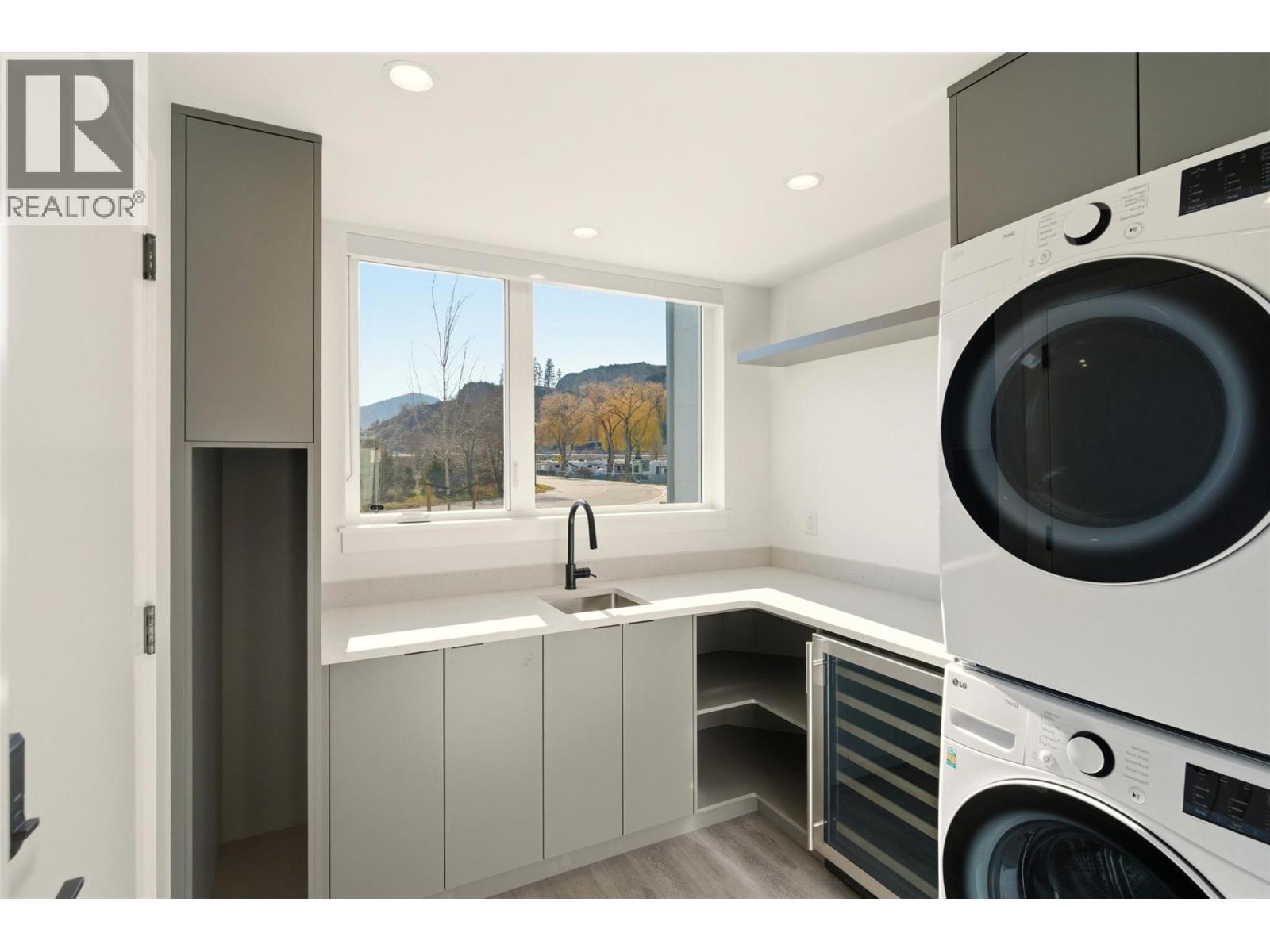 3290 Landry Crescent, Summerland