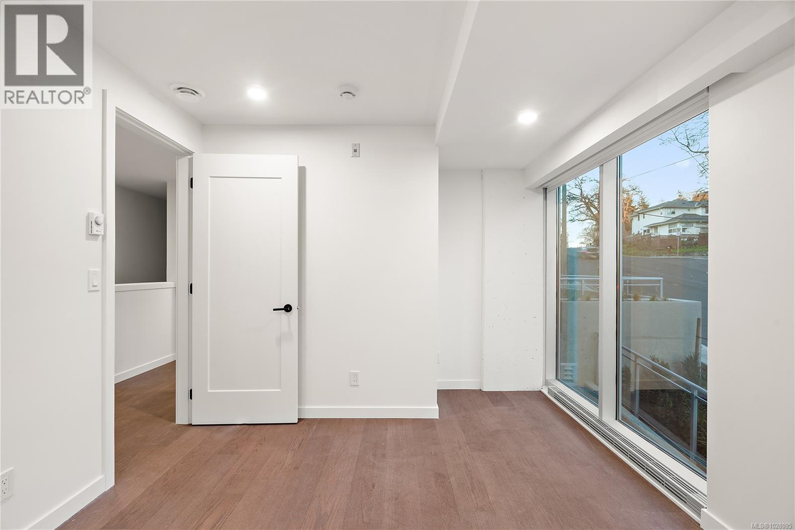 TH2 1102 Esquimalt Road, Esquimalt