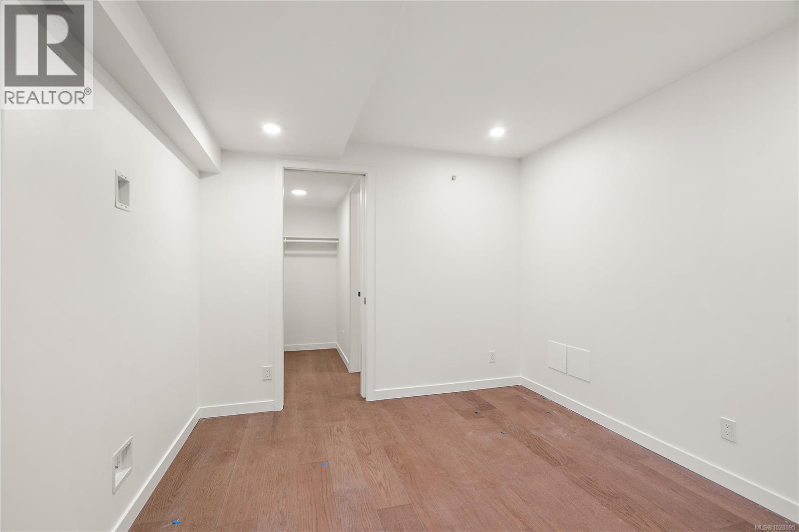 TH2 1102 Esquimalt Road, Esquimalt