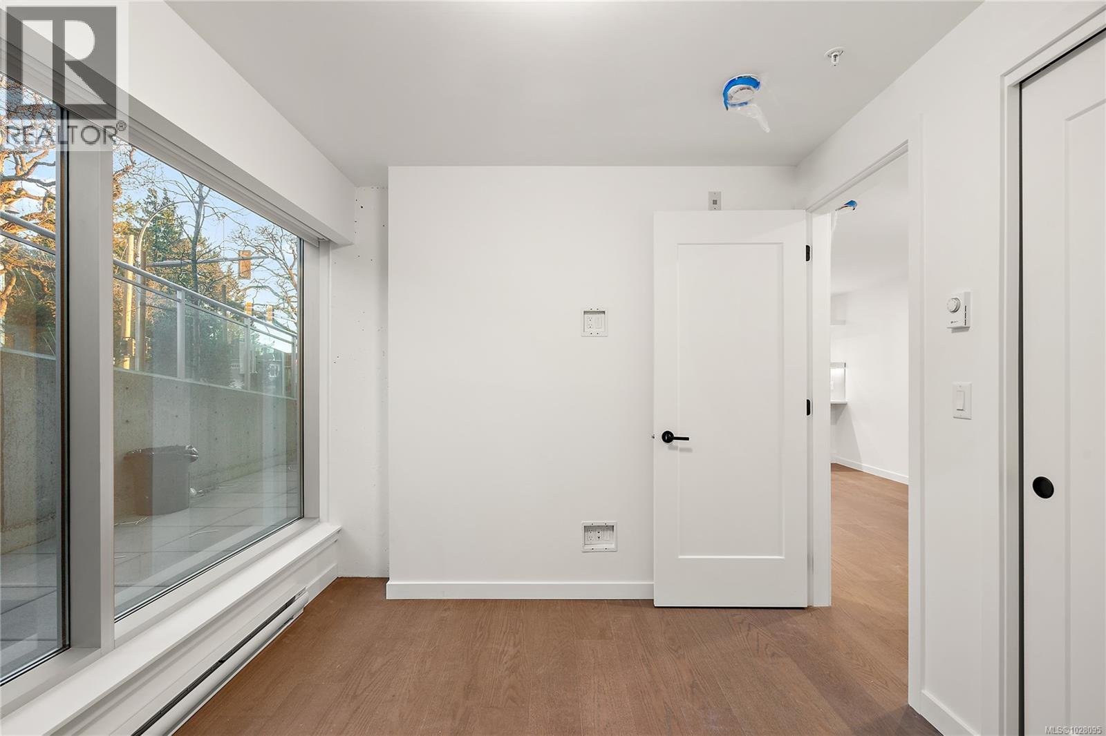 TH2 1102 Esquimalt Road, Esquimalt