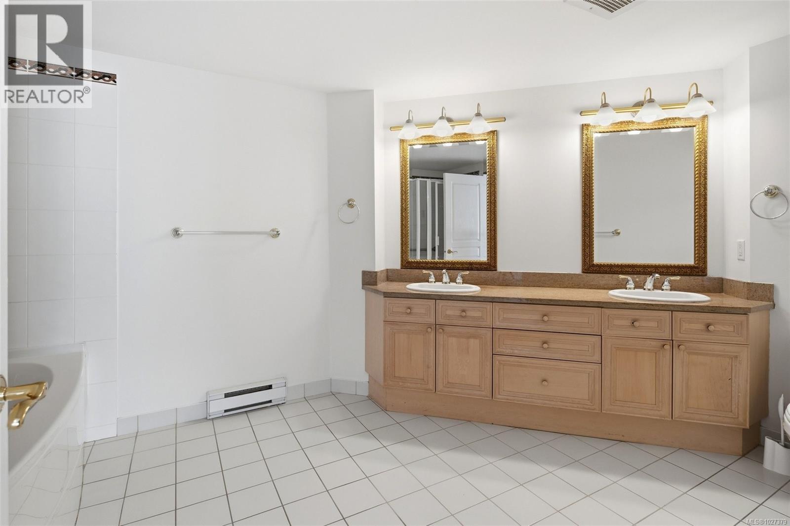 PH4 165 Kimta Road, Victoria