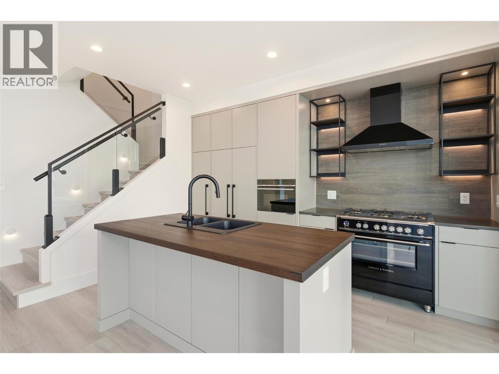 3170 Landry Crescent, Summerland