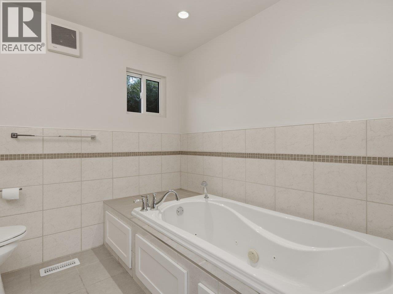 233 TYEE DRIVE, West Vancouver