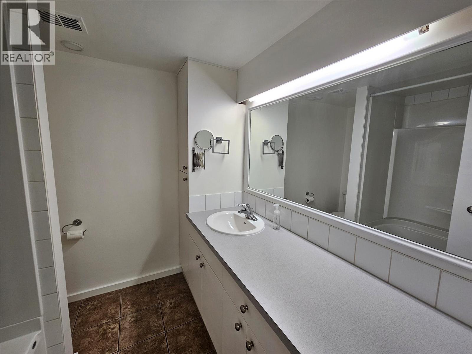 301 SCOTT AVENUE - 16