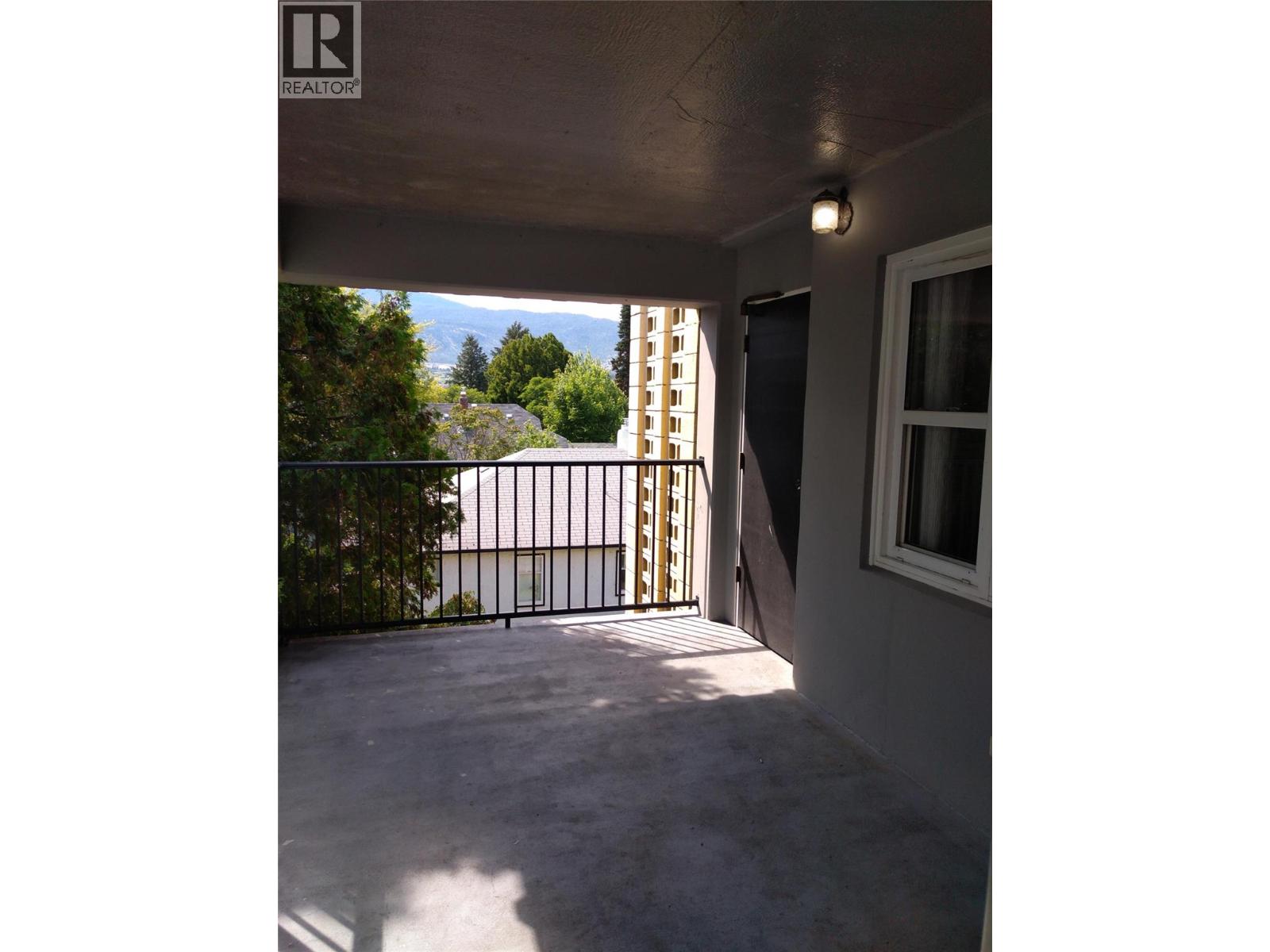 301 SCOTT AVENUE - 18