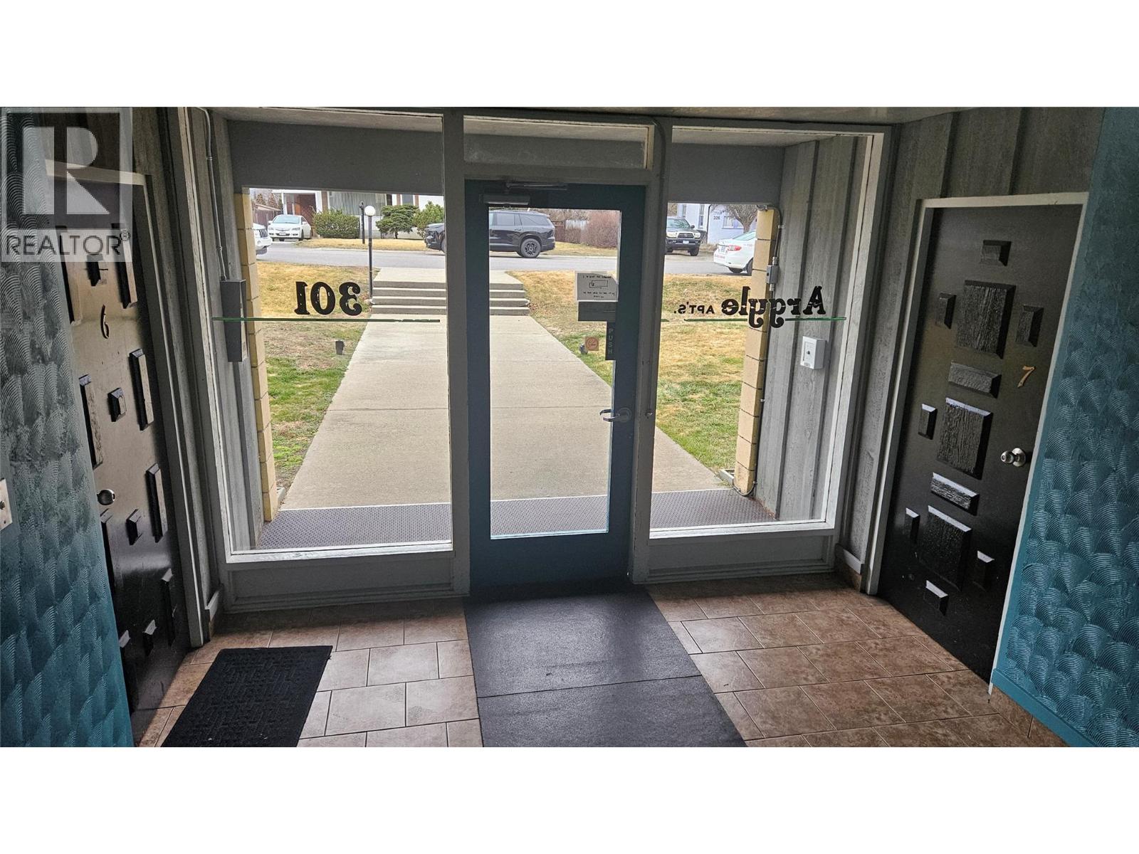 301 SCOTT AVENUE - 10