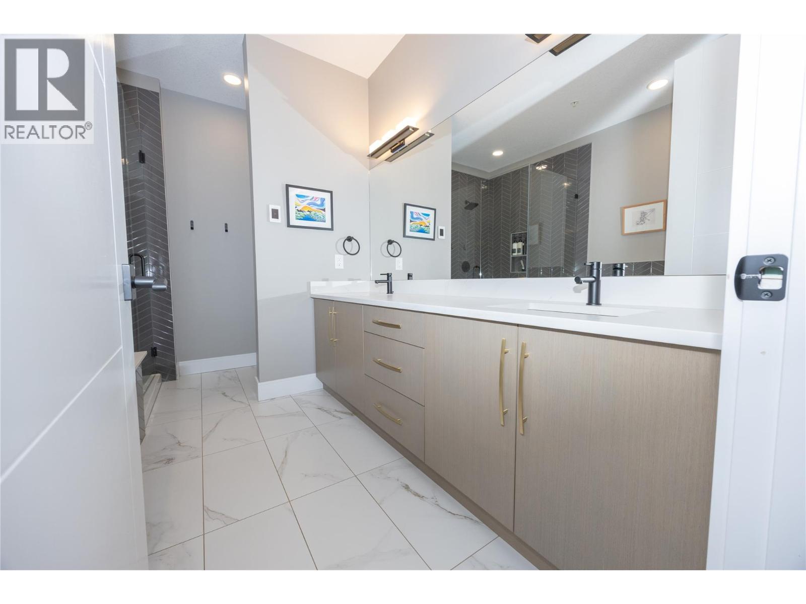 604 529 Truswell Road, Kelowna