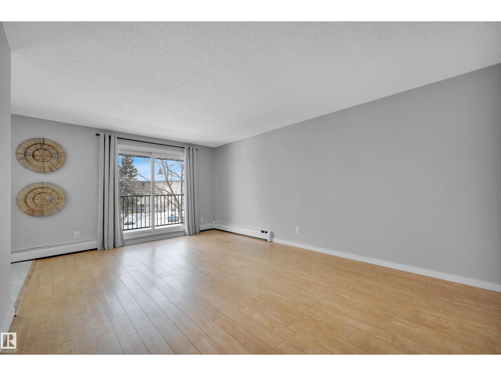 
          201 237 WOODVALE RD W NW
            <br/>
            <span>Edmonton</span>
            , 
            <span>AB</span>
             <span>T6L1E5</span>
         - Photo 7