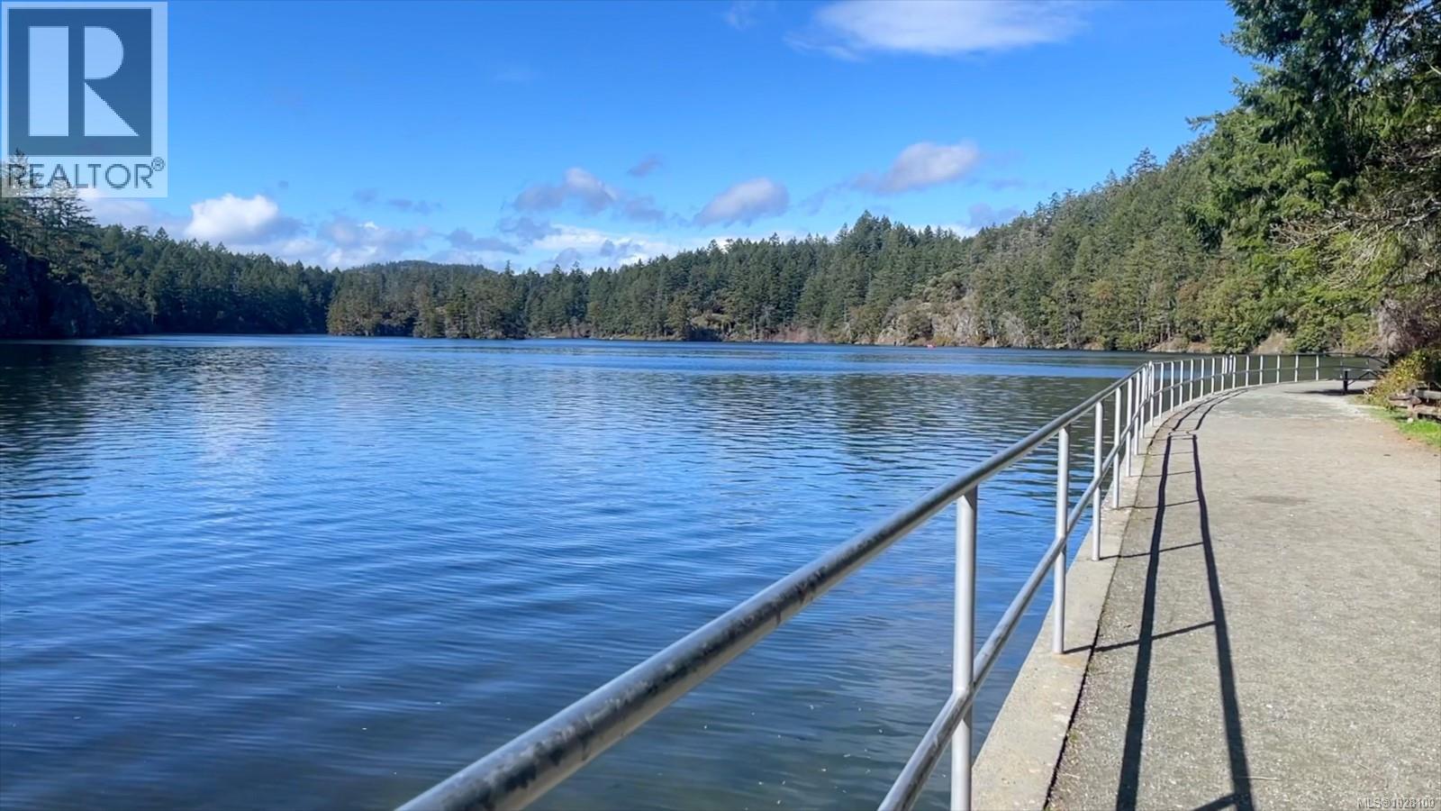 403 1900 Watkiss Way, View Royal