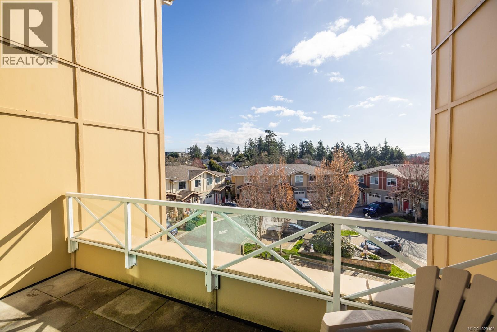 403 1900 Watkiss Way, View Royal