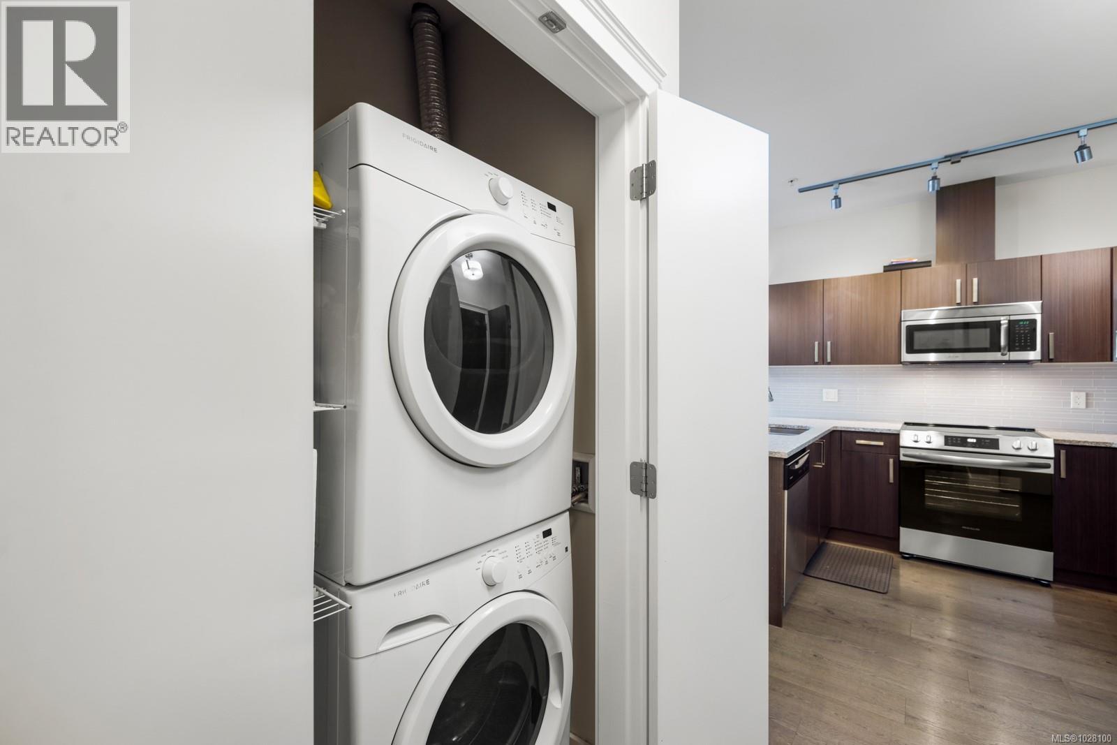 403 1900 Watkiss Way, View Royal