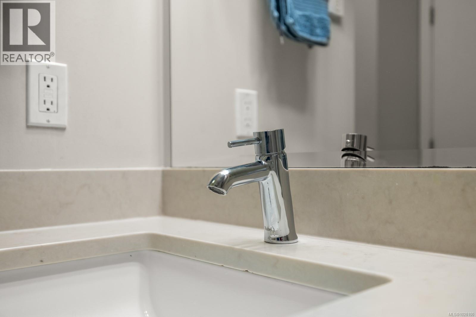 403 1900 Watkiss Way, View Royal