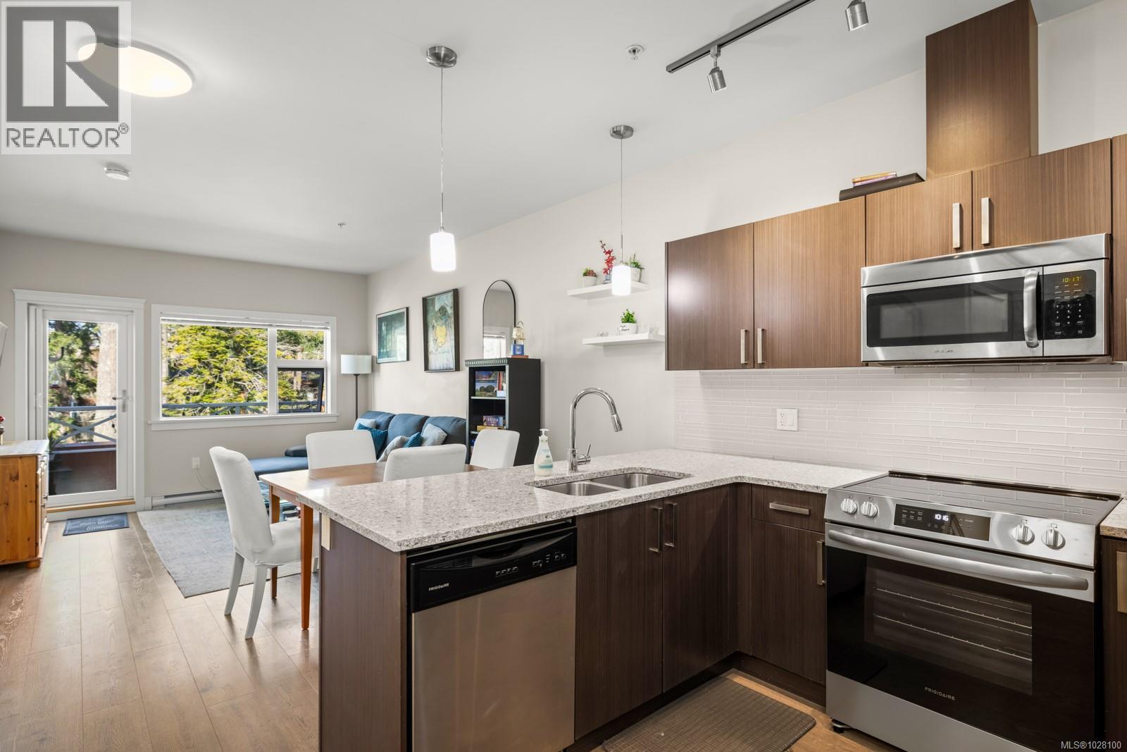 403 1900 Watkiss Way, View Royal