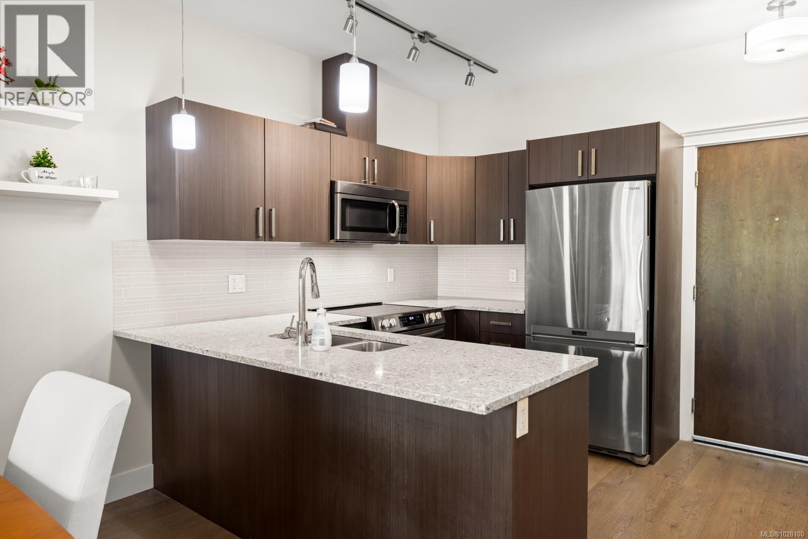 403 1900 Watkiss Way, View Royal