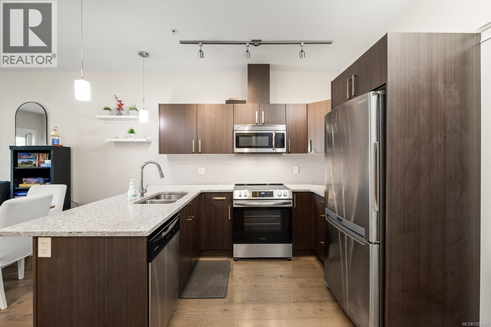 403 1900 Watkiss Way, View Royal