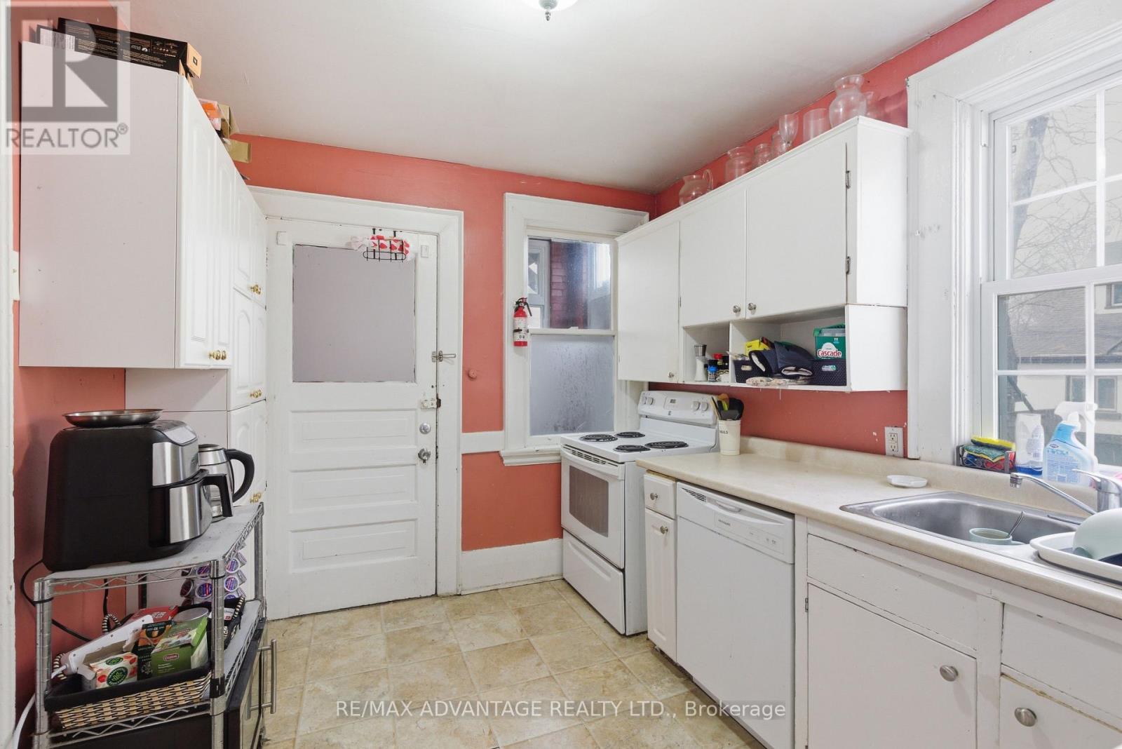 1051 RICHMOND STREET - 15