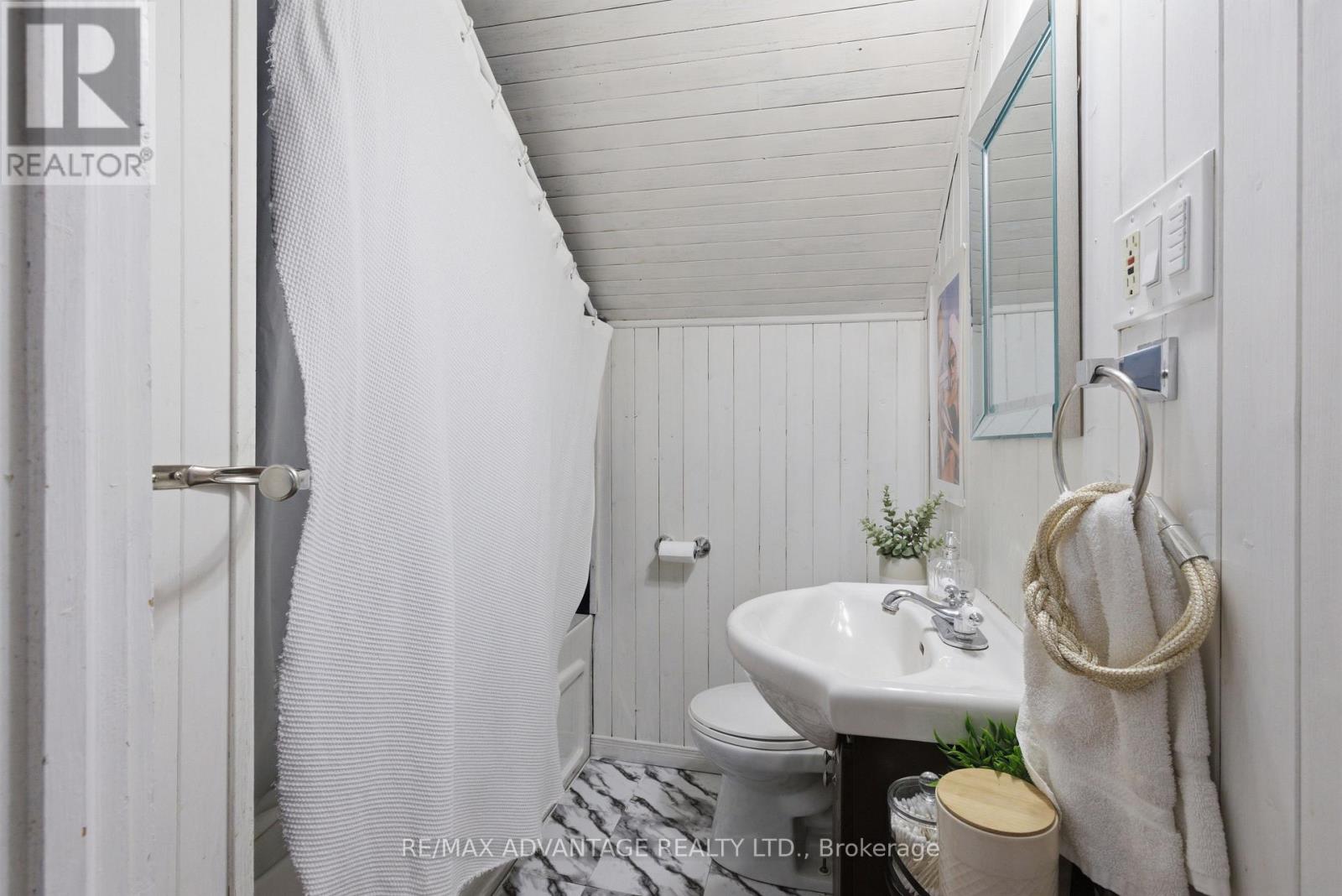 1051 RICHMOND STREET - 21