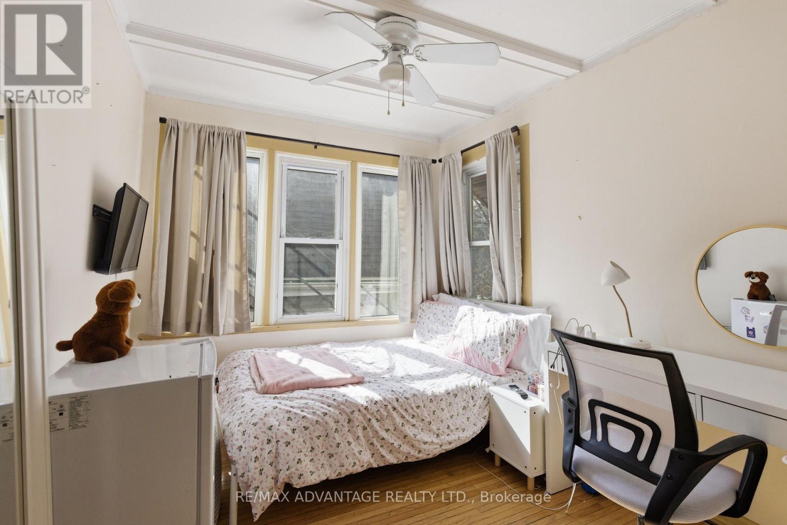 1051 RICHMOND STREET - 25