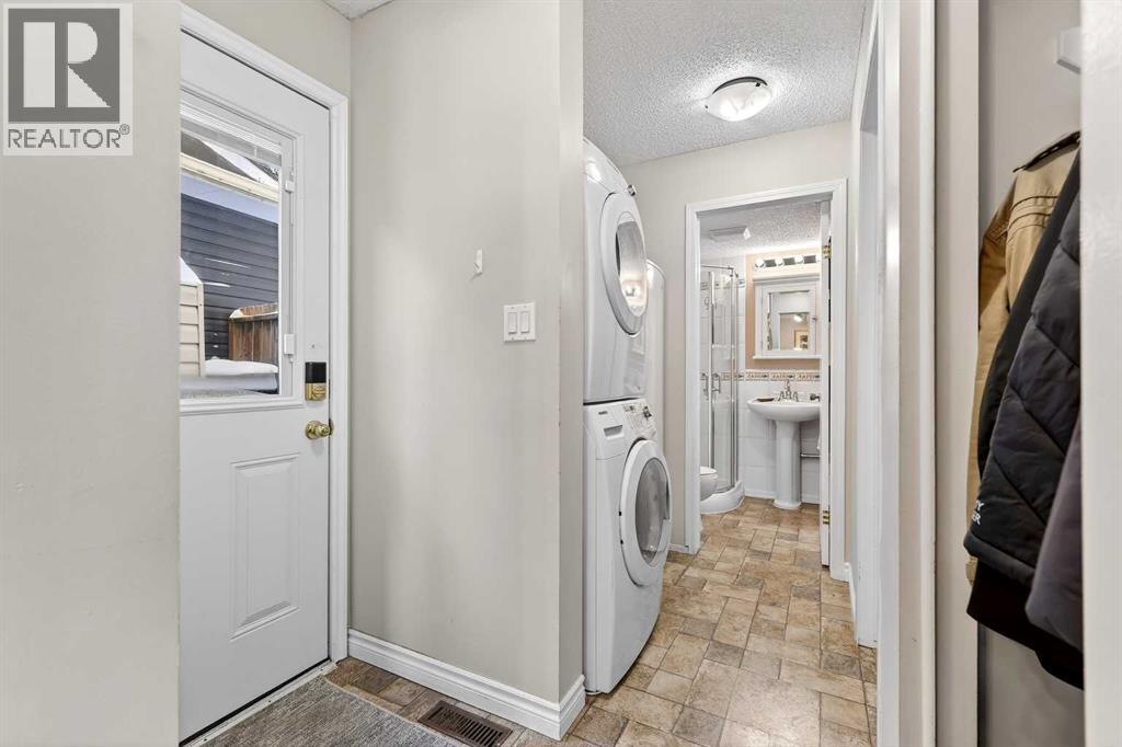 
          168 Midlake Boulevard Southeast
            <br/>
            <span>Calgary</span>
            , 
            <span>AB</span>
             <span>T2X1J1</span>
         - Photo 23