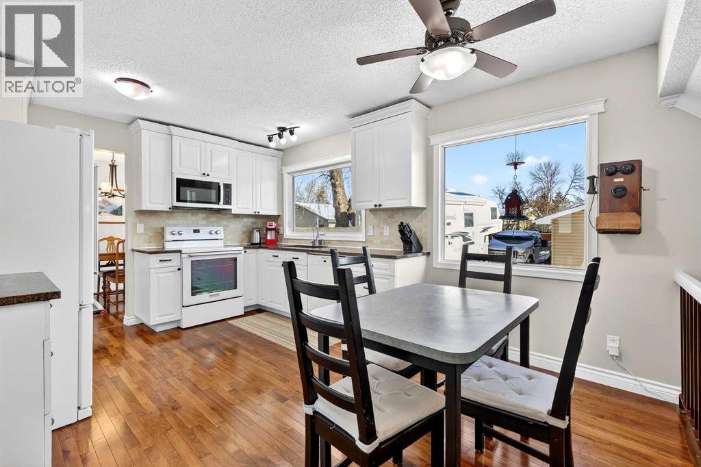 
          168 Midlake Boulevard Southeast
            <br/>
            <span>Calgary</span>
            , 
            <span>AB</span>
             <span>T2X1J1</span>
         - Photo 17