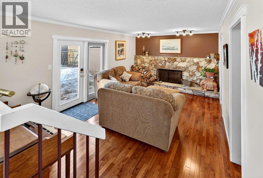 
          168 Midlake Boulevard Southeast
            <br/>
            <span>Calgary</span>
            , 
            <span>AB</span>
             <span>T2X1J1</span>
         - Photo 18