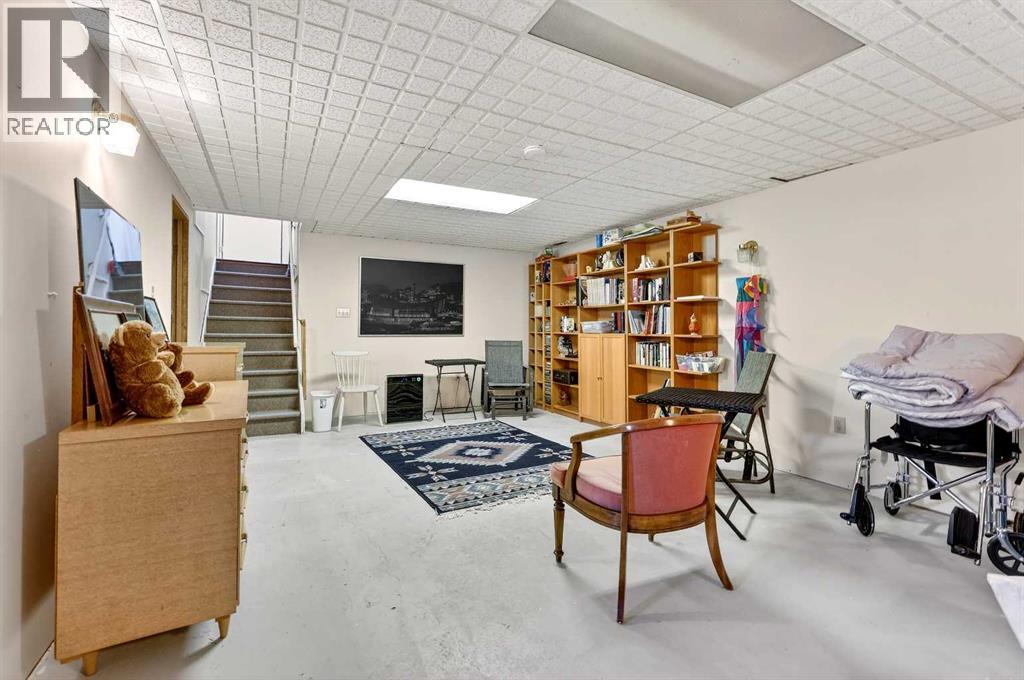 
          168 Midlake Boulevard Southeast
            <br/>
            <span>Calgary</span>
            , 
            <span>AB</span>
             <span>T2X1J1</span>
         - Photo 37