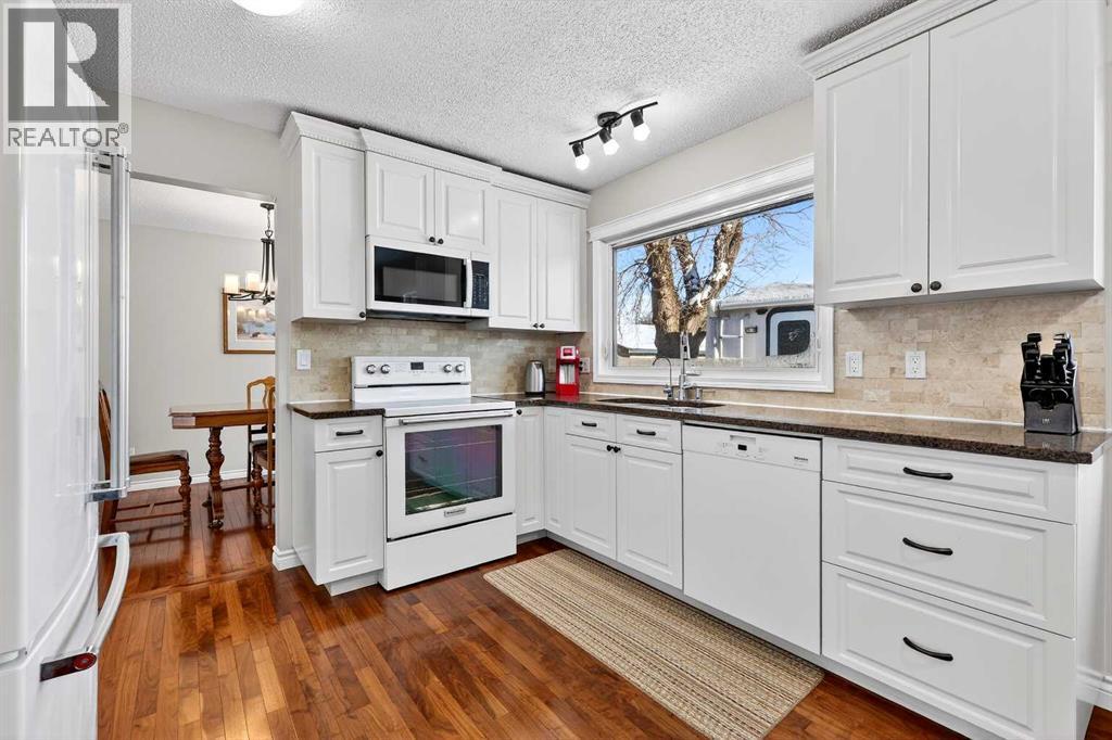 
          168 Midlake Boulevard Southeast
            <br/>
            <span>Calgary</span>
            , 
            <span>AB</span>
             <span>T2X1J1</span>
         - Photo 14