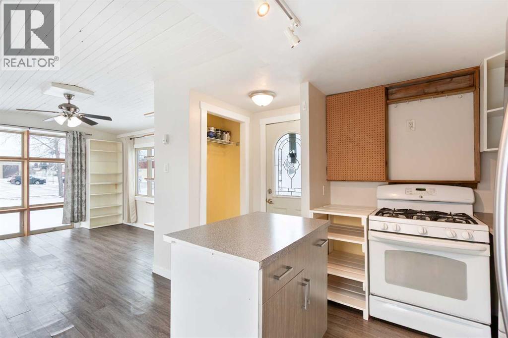 
          1 Park Avenue
            <br/>
            <span>Carstairs</span>
            , 
            <span>AB</span>
             <span>T0M0N0</span>
         - Photo 7