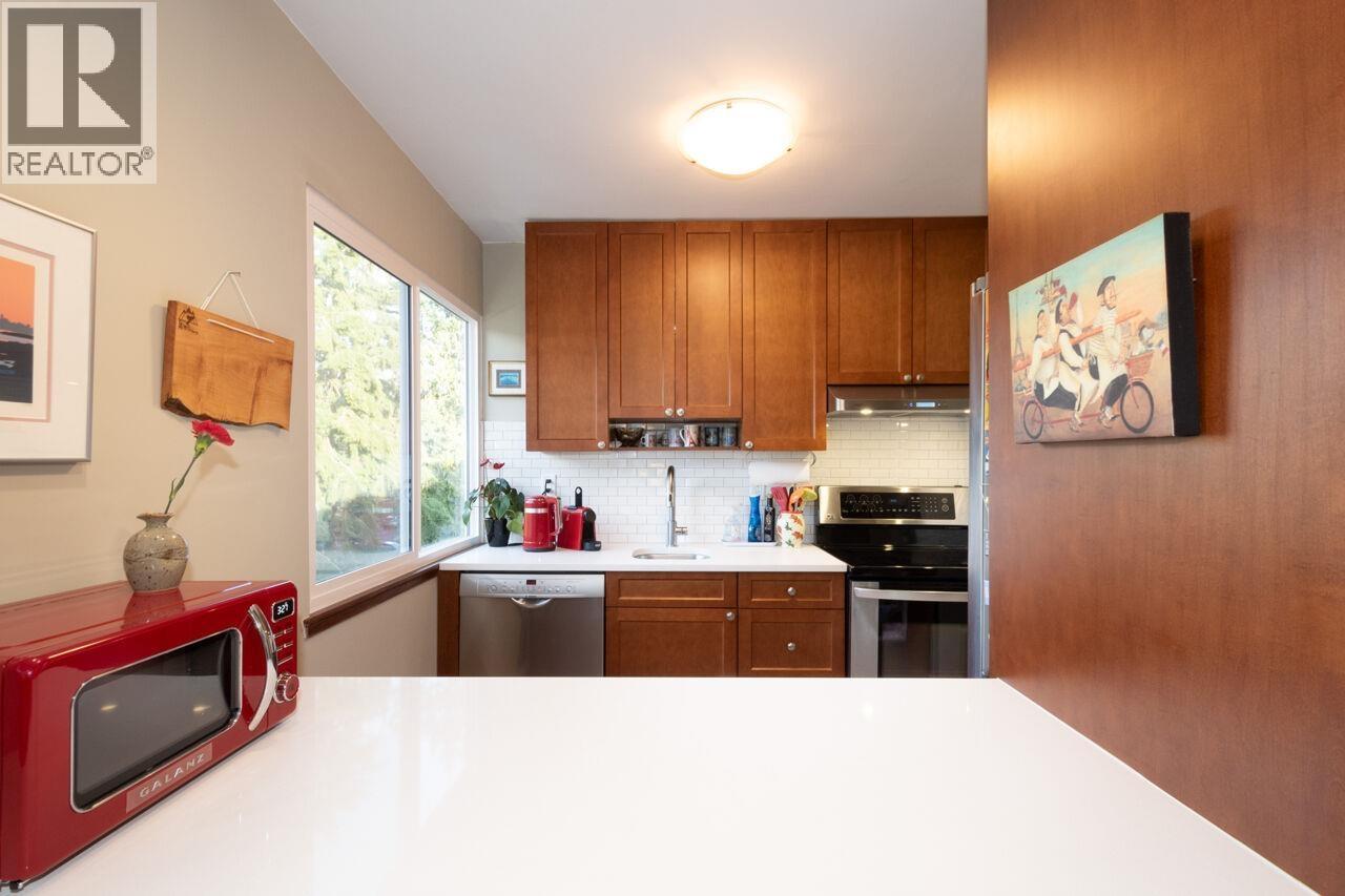 505 1425 ESQUIMALT AVENUE, West Vancouver