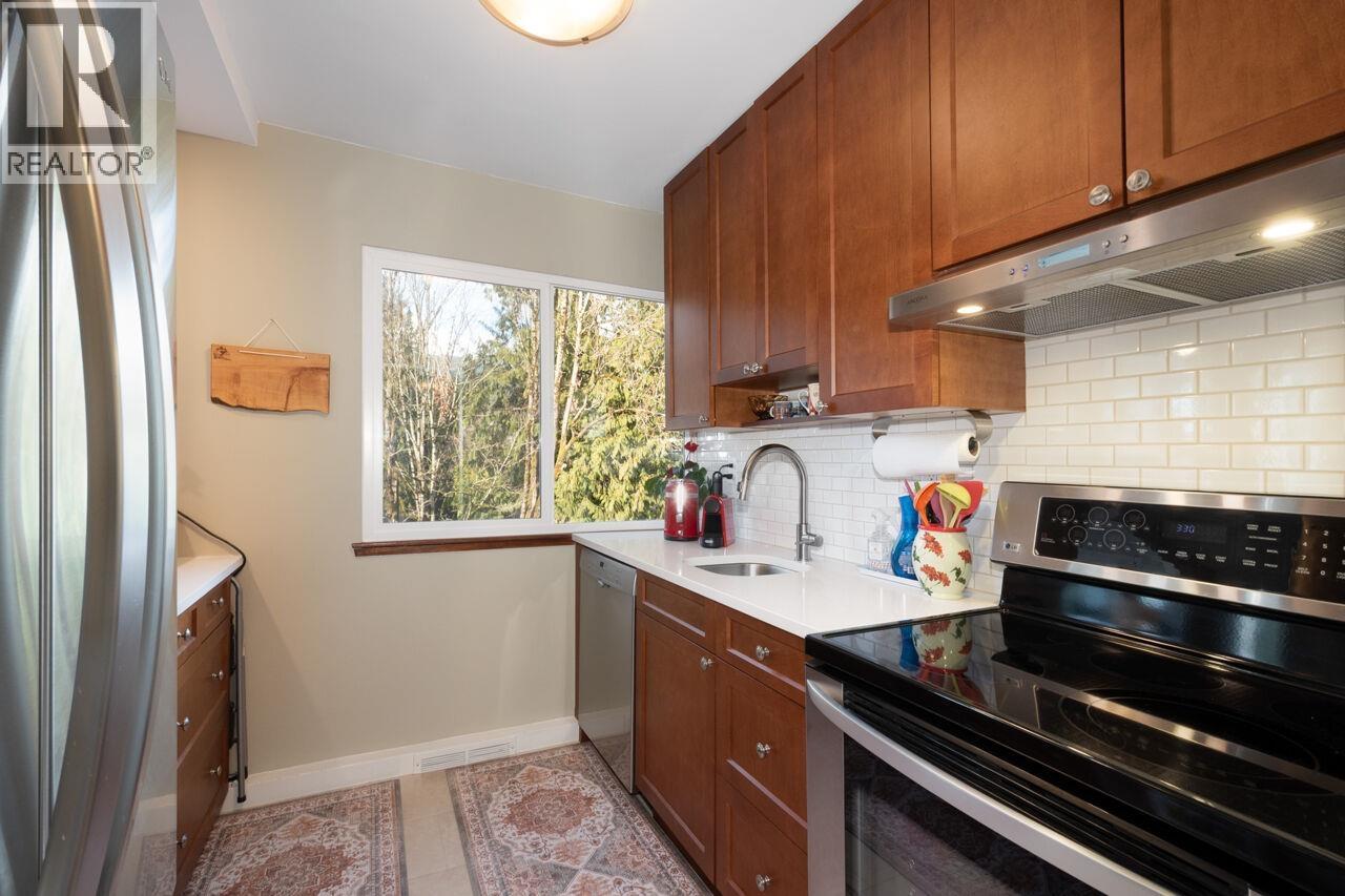505 1425 ESQUIMALT AVENUE, West Vancouver