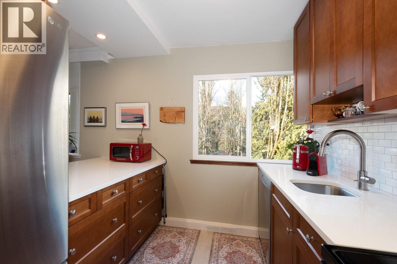 505 1425 ESQUIMALT AVENUE, West Vancouver