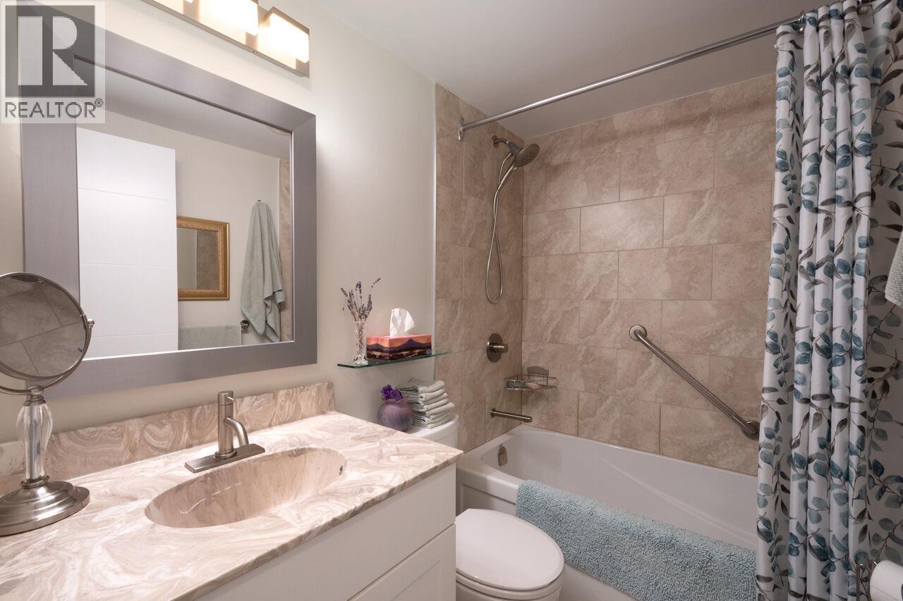 505 1425 ESQUIMALT AVENUE, West Vancouver