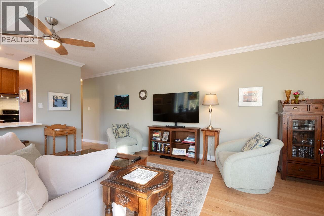 505 1425 ESQUIMALT AVENUE, West Vancouver