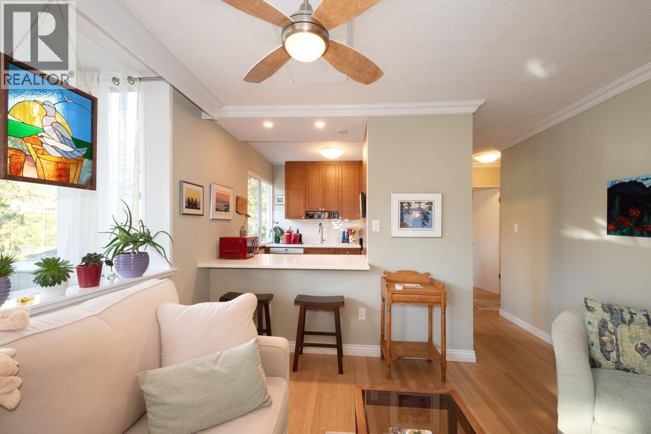 505 1425 ESQUIMALT AVENUE, West Vancouver
