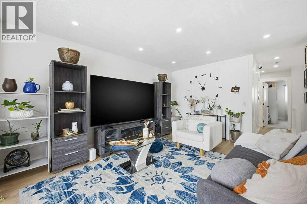 Single Family House Bi-level for Sale in    Avenue SE Ogden Calgary 