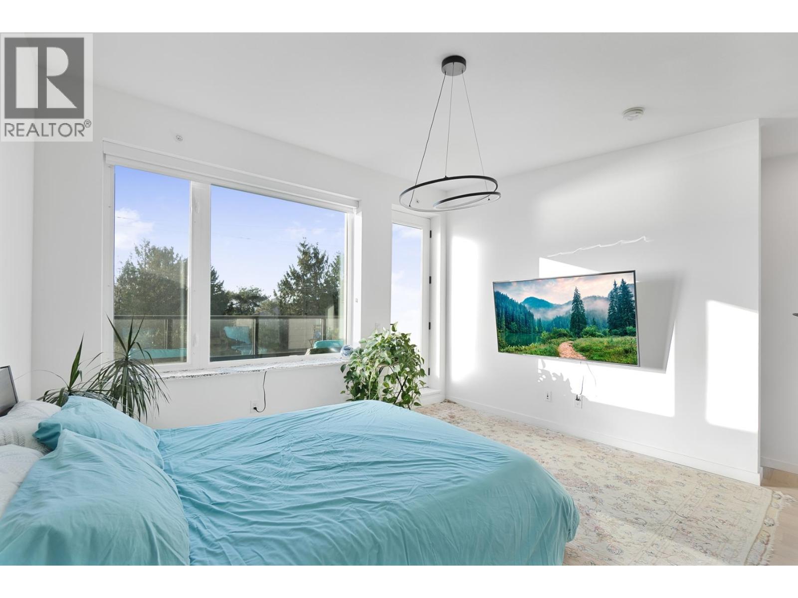 11 528 E 2ND STREET, North Vancouver